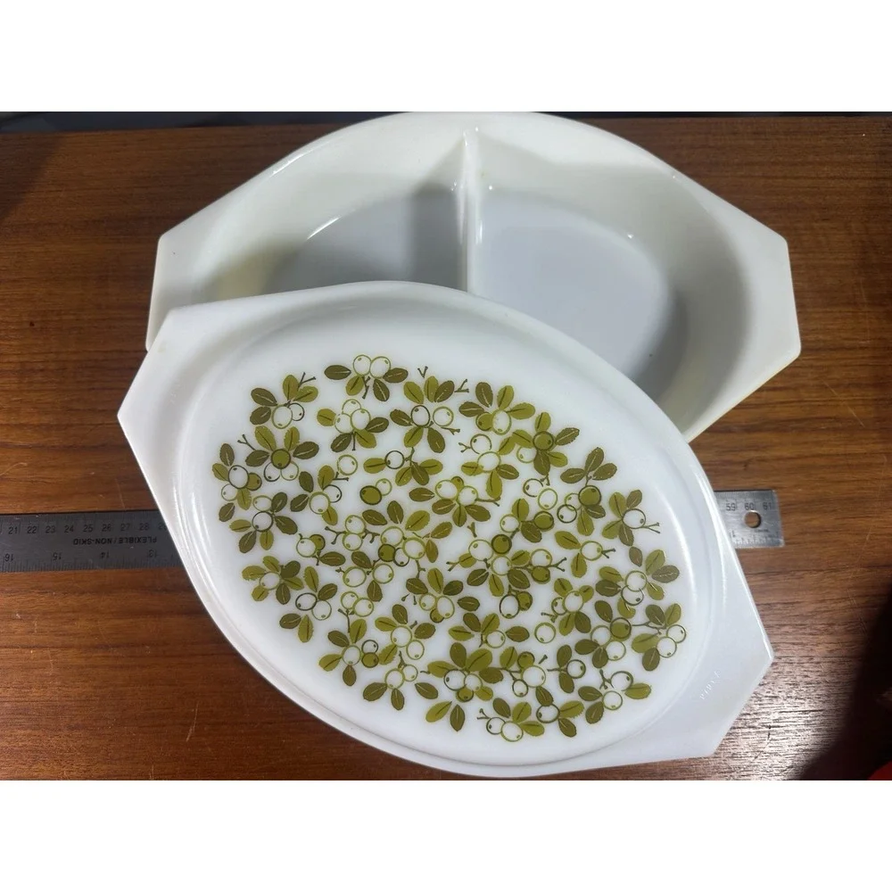 Vintage Pyrex Verde Green Olive 1.5 Qt Divided Casserole Dish w/ Lid